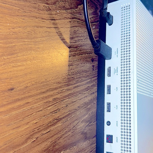 XBOX ONE S / In perfect condition. WIRES are included stickers are included